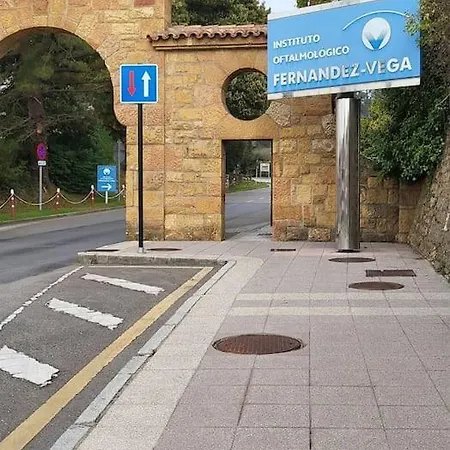 ¡al Lado De La Clinica Oftalmologica Vega! * 奥维耶多