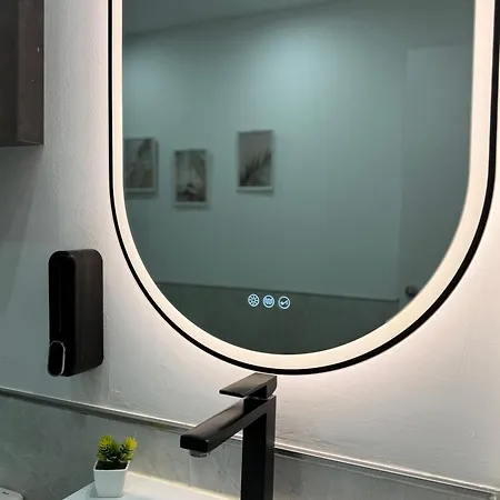 ¡al Lado De La Clinica Oftalmologica Vega!